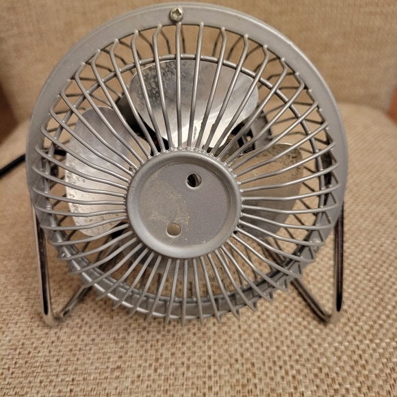 Massey 4” Metal Electric Personal Desk Fan - Picture 1 of 5